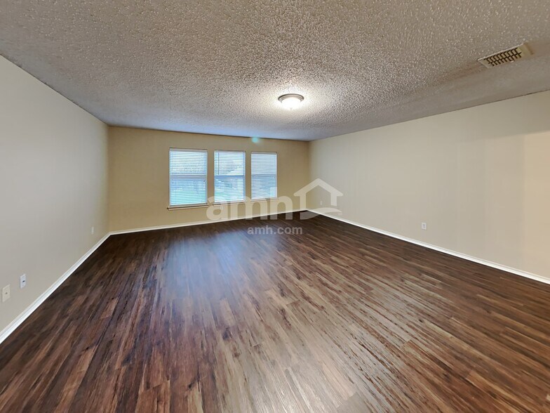 Building Photo - 316 Sunset Oak Dr