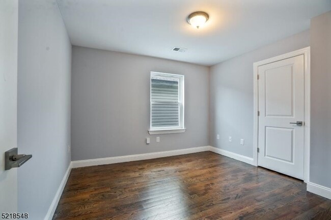 Building Photo - 414 S 16th St