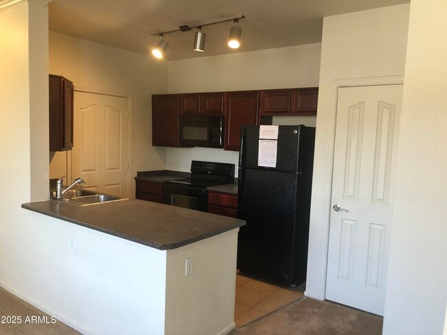 Building Photo - 16013 S Desert Foothills Pkwy