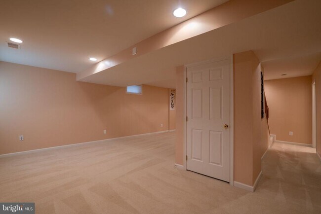 Building Photo - 10955 Southcoate Village Dr
