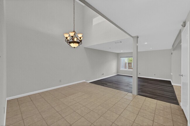 Building Photo - 11614 Village Pl Dr