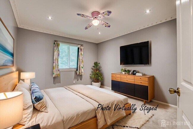 Building Photo - 6 Tulip Ct