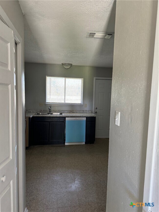 Building Photo - 1207 Charisse St