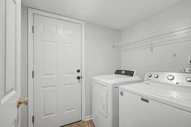 Building Photo - Longhill Station-September Rental