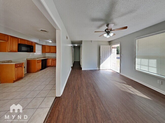 Building Photo - 6575 Ridgewood Rd