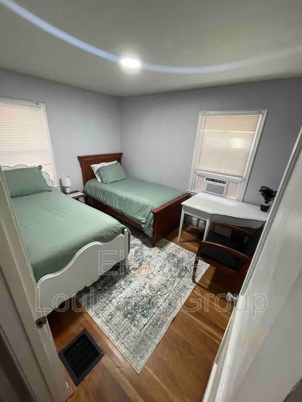 Building Photo - 3320 Oleanda Ave