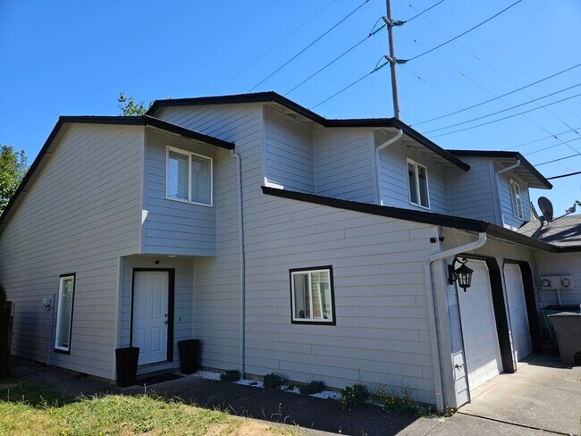 Building Photo - 12204 SE 7th St