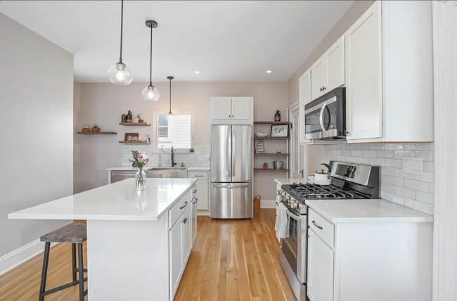 Building Photo - 329 E Jenkins Ave