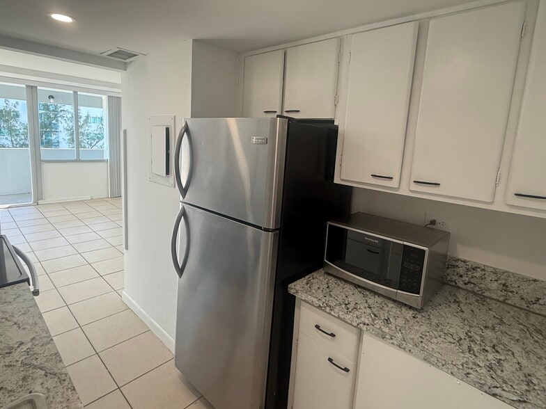 Kitchen - 7545 E Treasure Dr