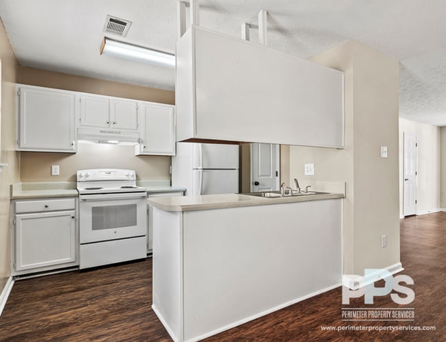 Building Photo - Peachtree Crossings Apartments