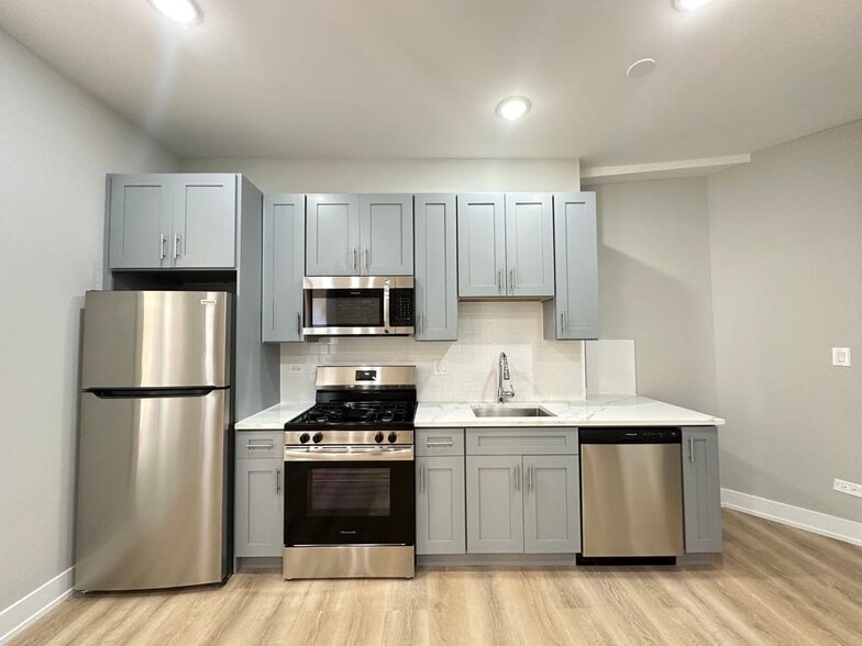 Building Photo - 419 W Belden Ave