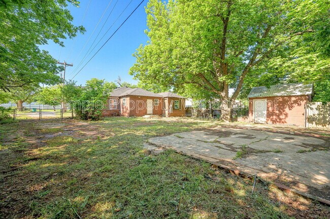 Building Photo - 713 SW 25th St