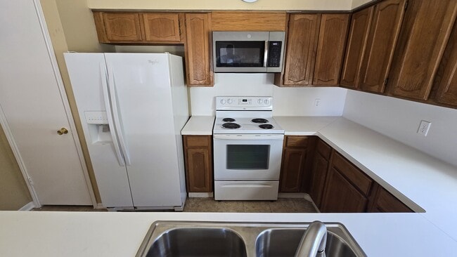 Building Photo - 135 April Point Dr N