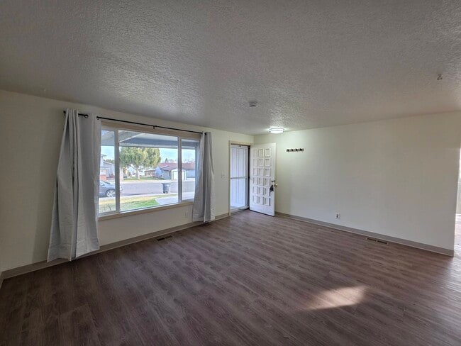 Building Photo - 1607 S Olson St