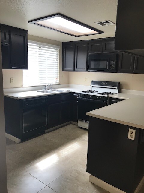 Building Photo - AJ-817