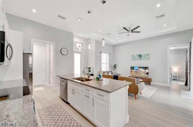 Building Photo - 3222 SW Santa Barbara Pl