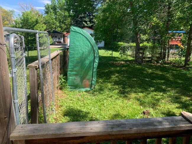 Building Photo - 910 Bungalow Ct