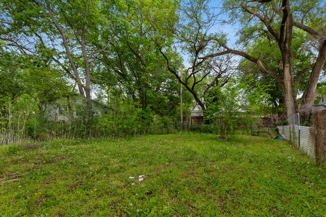 Building Photo - 1642 E Denver Dr