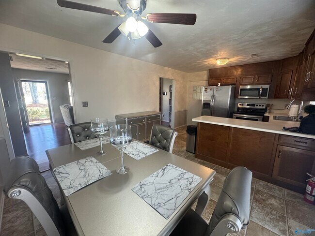 Building Photo - 117 Water Oak Ct