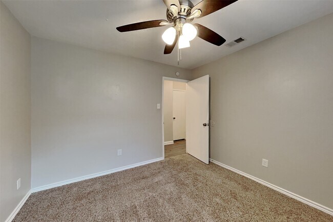 Building Photo - 3819 Honey Brook Dr