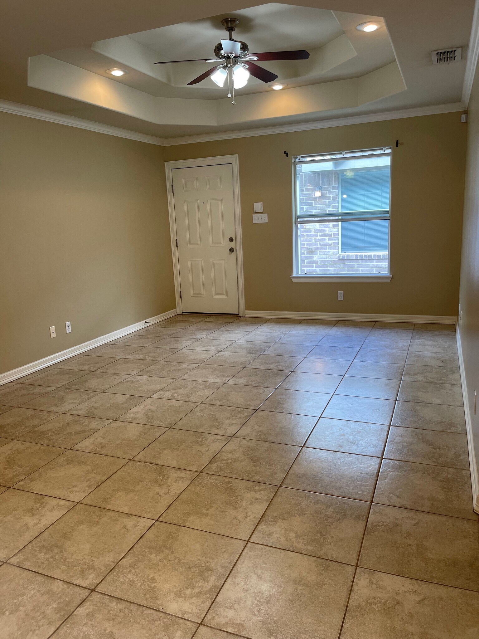 Spacious, Clean and in gated community! - 3604 Fairmont Ave