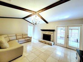 Building Photo - 2821 Maydelle Ln