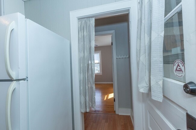 Building Photo - 2 Bed, 1 Bath Rancher in Charles Town, WV
