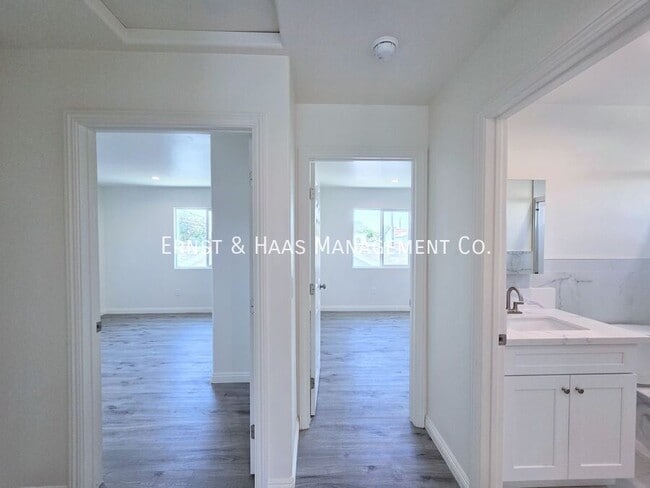 Building Photo - 1320 Lewis Ave