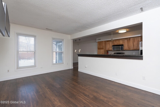 Building Photo - 416 Greenhill Ct