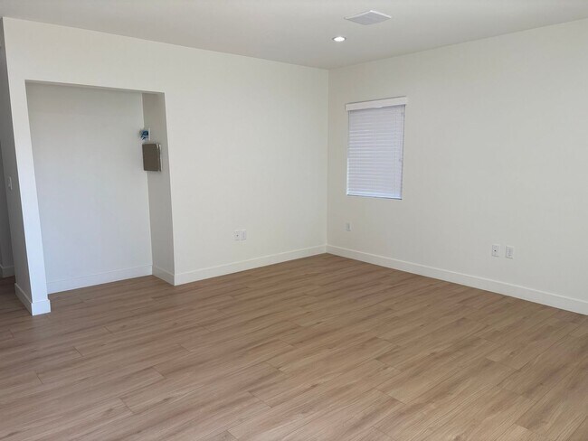 Building Photo - 11248 Lull St