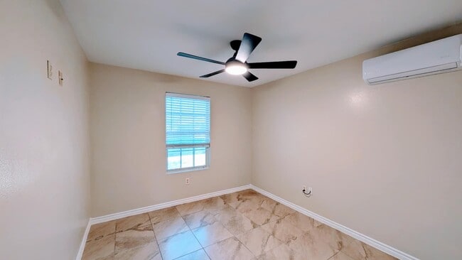Building Photo - 10303 Dasher Dr