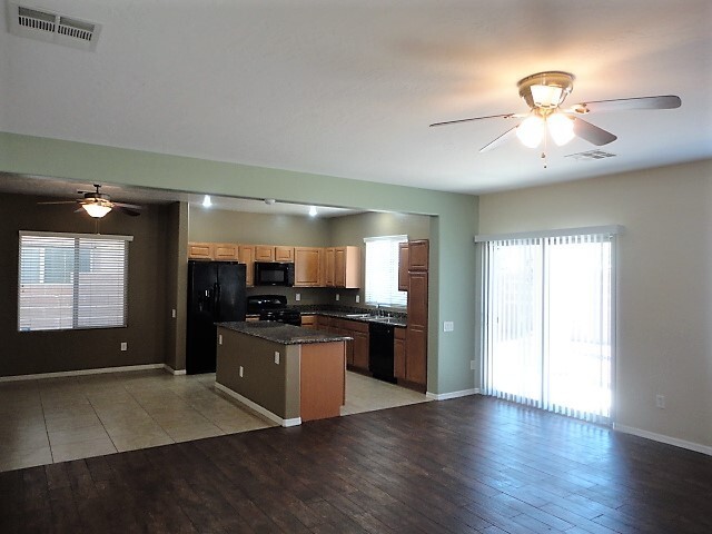 Building Photo - Great home in Aliante Community!