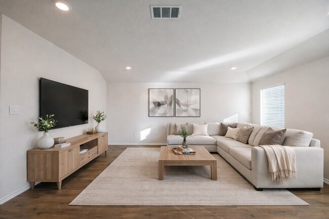 Building Photo - 1324 Stuarts Frst Dr