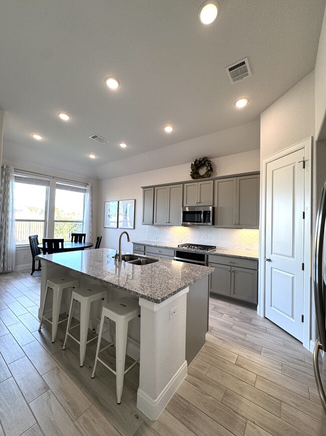 Building Photo - 6713 Brindisi Pl