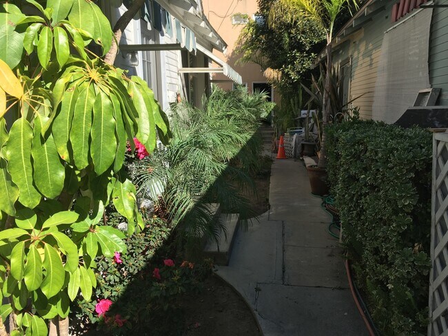 Building Photo - Charming Bluff Park Studio Bungalow – Just One Block from the Beach!