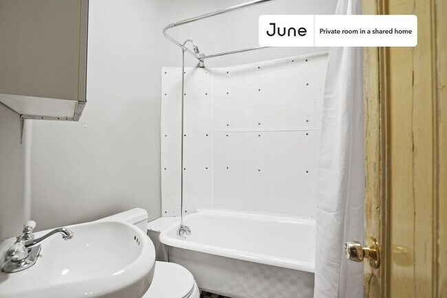 Building Photo - Room in Shared 4 bed/1 bath home in Hell's Kitchen