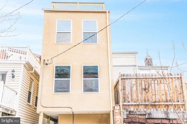 Building Photo - 522 S Bethel St