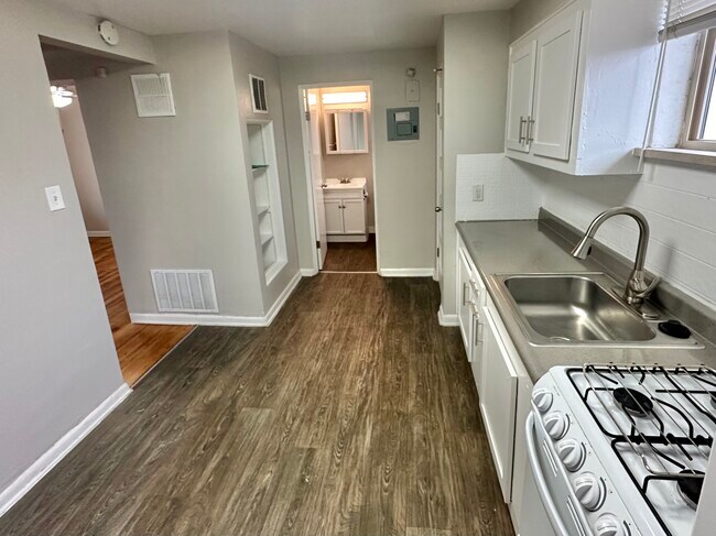 Building Photo - 1495 Balsam