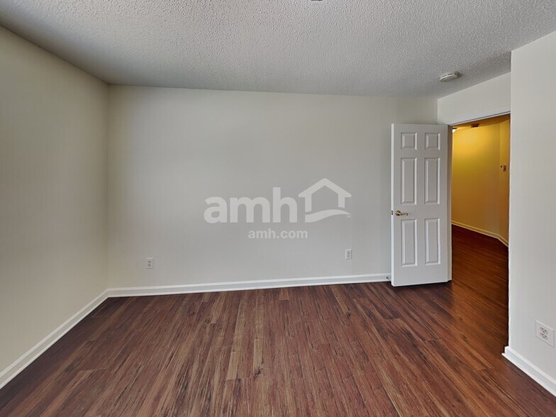 Building Photo - 13700 Kensal Green Dr