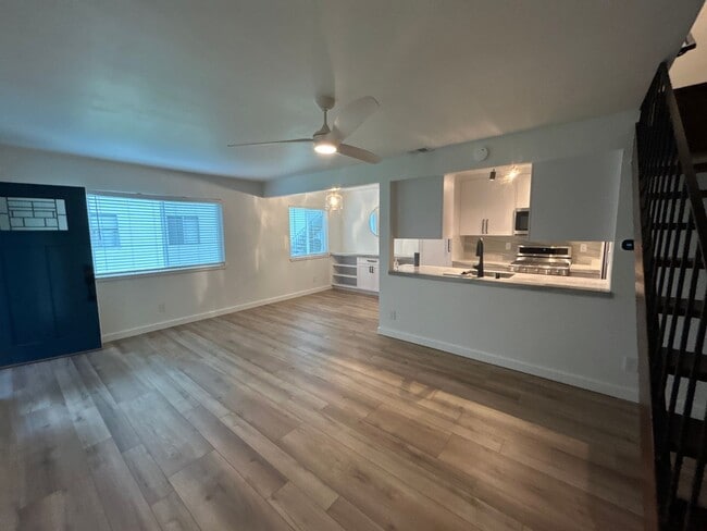 Building Photo - Fabulous Remodeled Condo