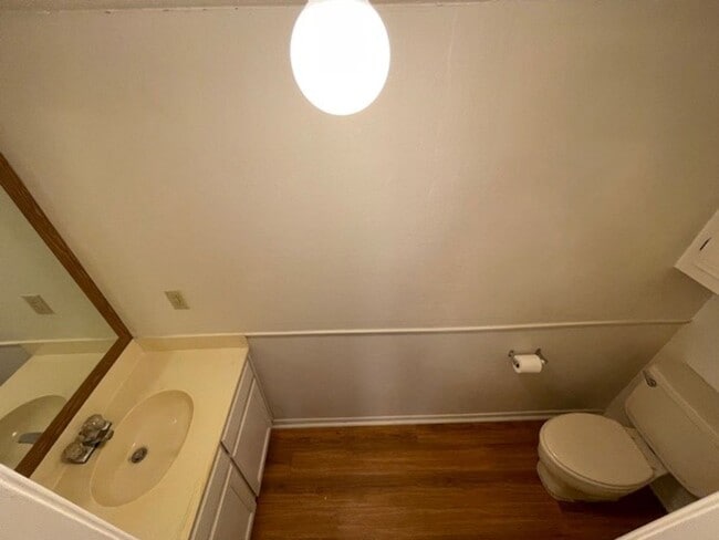Building Photo - Spacious and bright 2 story condo!