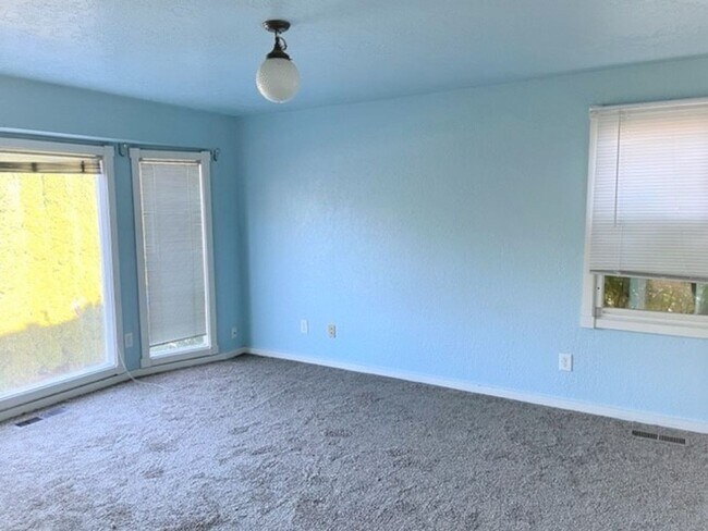 Building Photo - 730 Telegraph Rd