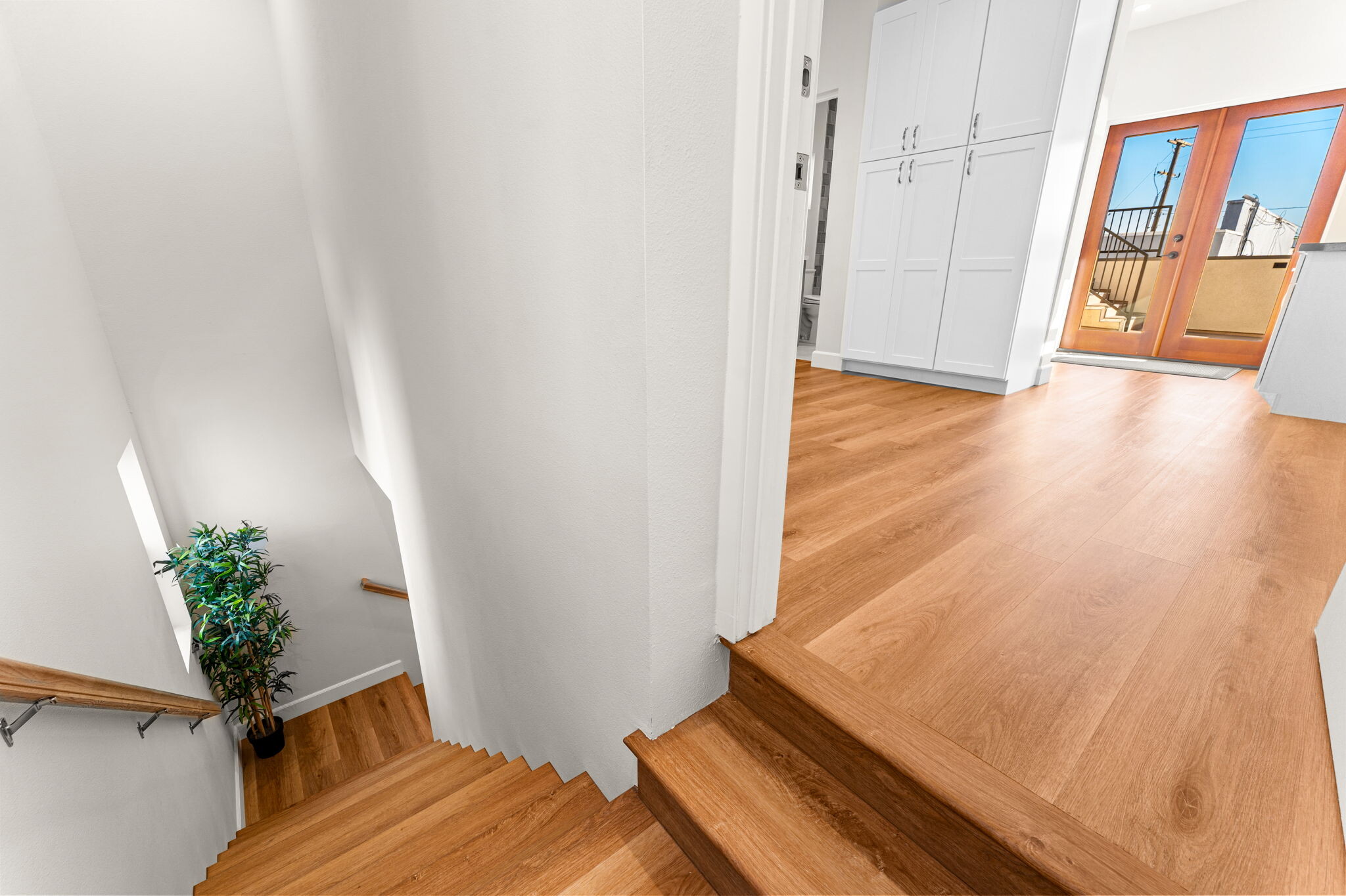 Building Photo - 2430 E 7th St