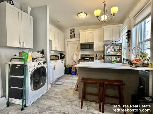 Building Photo - 72 Strathmore Rd