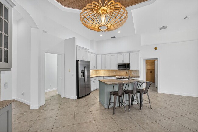 Building Photo - 8401 SE Ketch Ct