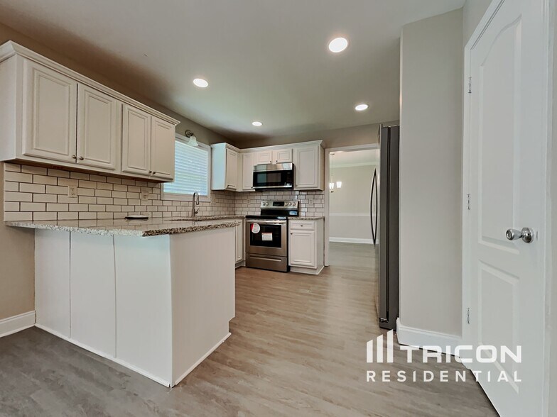 Building Photo - 3540 Stoney Creek Way