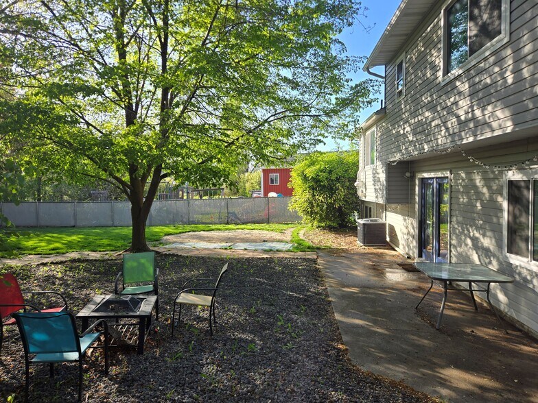 Patio in fenced backyard - 315 W 750 N