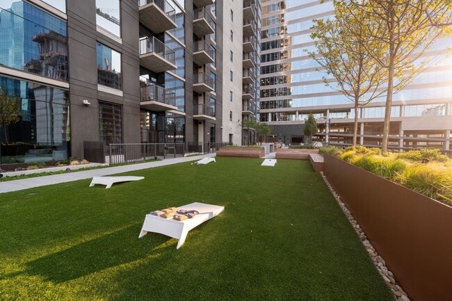 Building Photo - Welcome to your new home! Luxury 1BE1BA condo at the Pullman Gulch Union in the center of Nashvil...