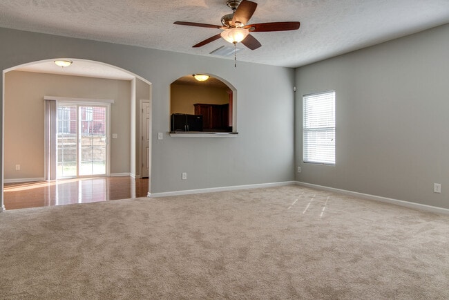 Building Photo - 3 BR/2.5 BA Villas at Concord Place Townho...