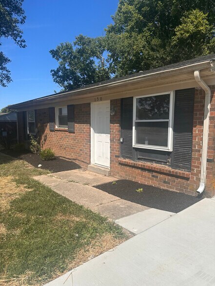 Building Photo - 150 E Blue Jay Rd
